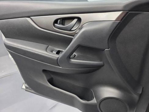 Used 2021 Nissan Rogue Sport S image 23