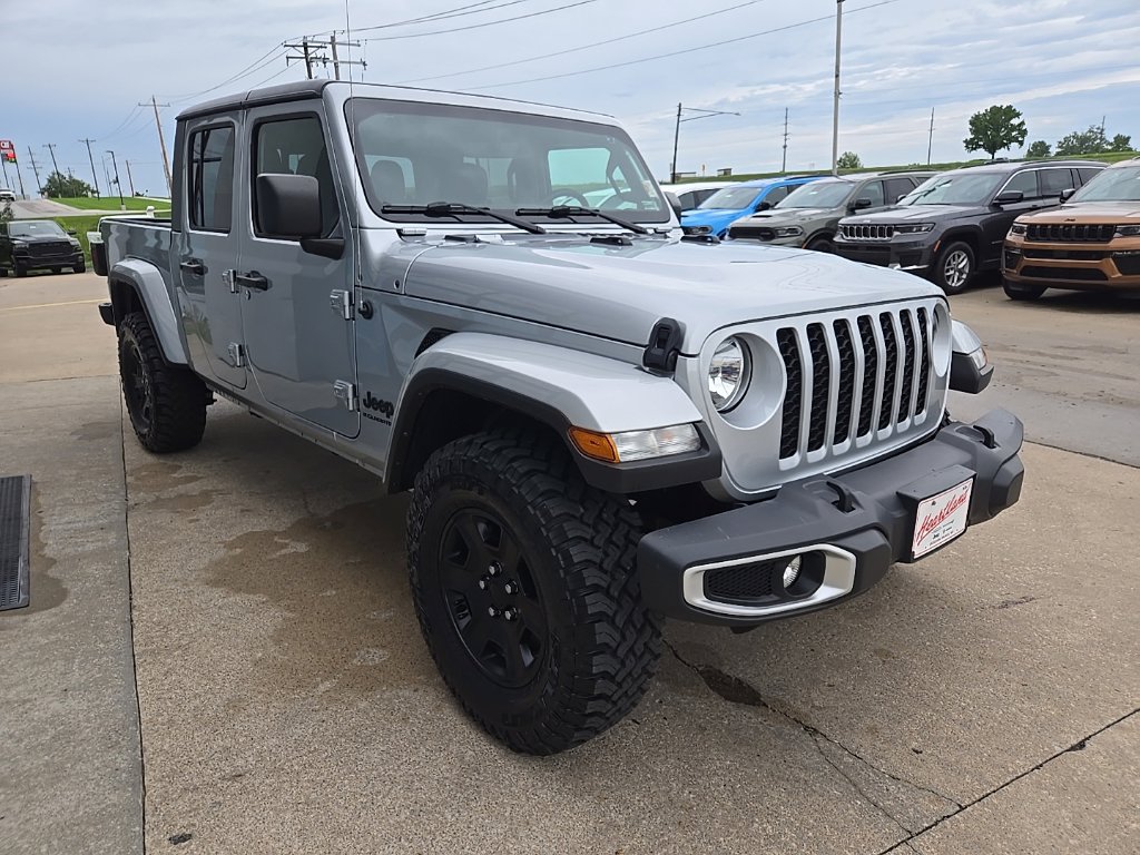 Used 2023 Jeep Gladiator Sport AWD/4WD image 15