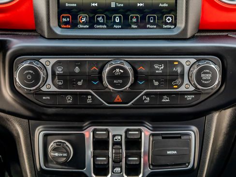 Used 2022 Jeep Gladiator Rubicon w/ LED Lighting Group image 25