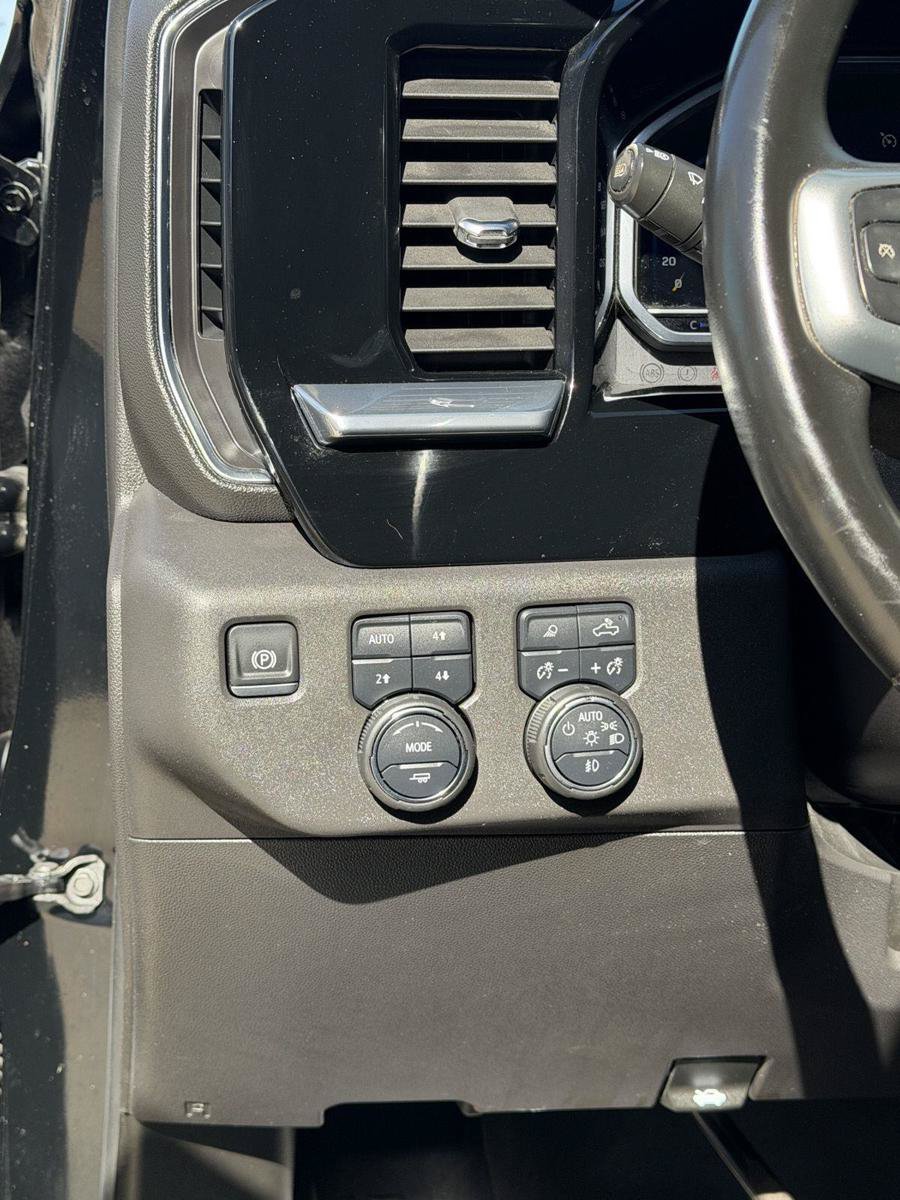 Used 2024 Chevrolet Silverado 1500 LT Trail Boss w/ LT Trail Boss Premium Package AWD/4WD image 4