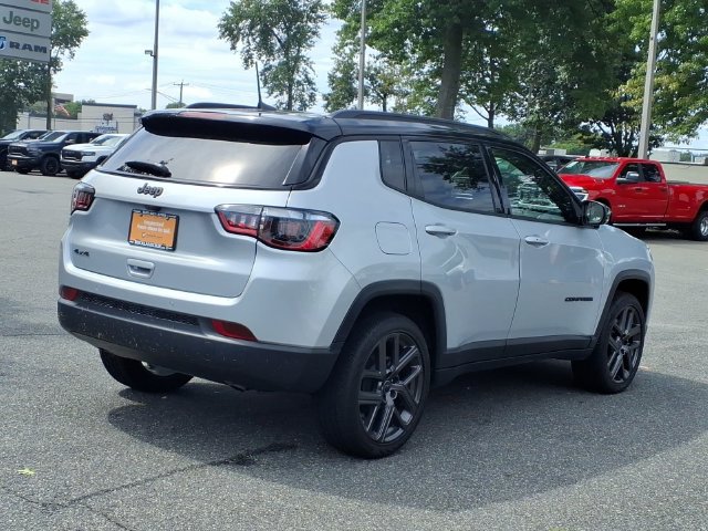 Used 2025 Jeep Compass Limited w/ Sun & Sound Group AWD/4WD image 5