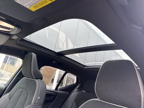 Certified 2025 Volvo XC40 B5 Plus AWD/4WD image 20