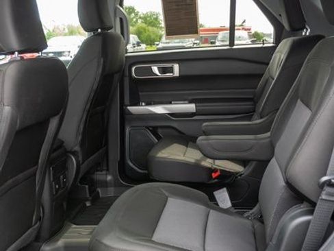 Used 2023 Ford Explorer XLT AWD/4WD image 11