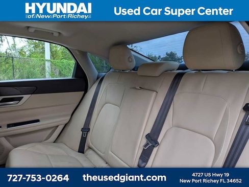 Used 2017 Jaguar XF RWD image 14