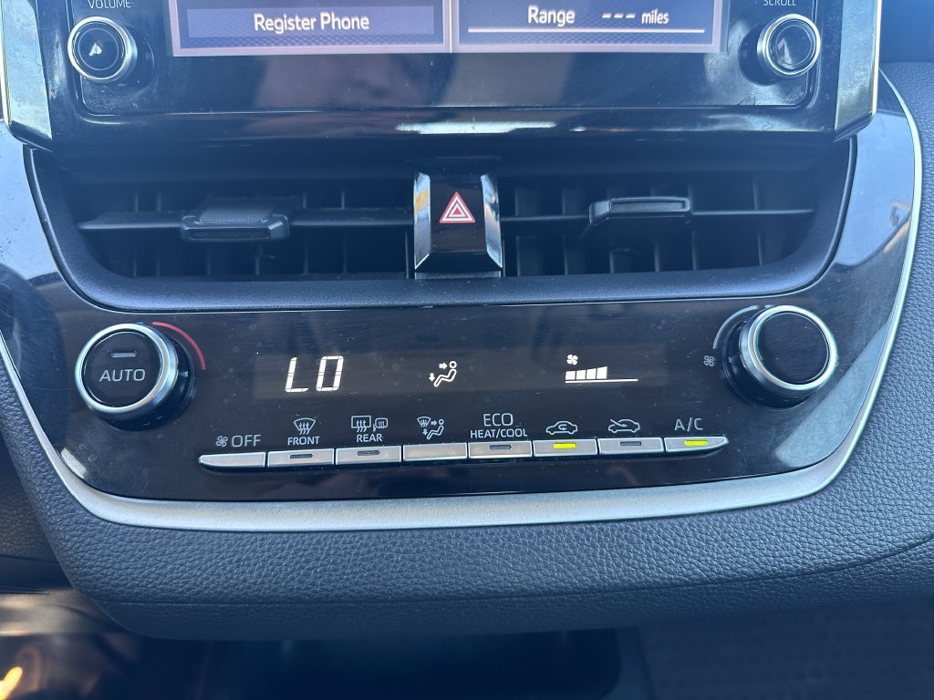 Used 2020 Toyota Corolla LE FWD image 18