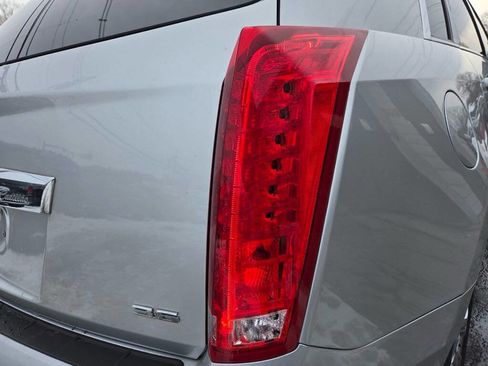 Used 2015 Cadillac SRX Luxury image 32