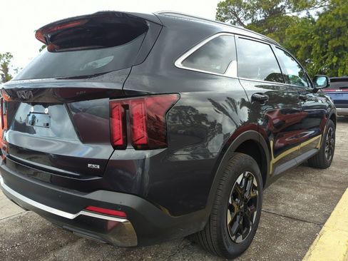 Certified 2025 Kia Sorento S w/ Panoramic Sunroof Package image 10
