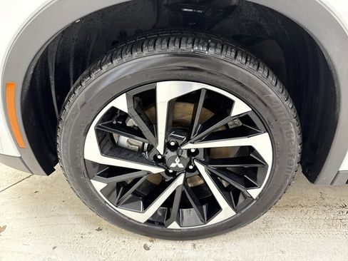 Used 2023 Mitsubishi Outlander SE image 37