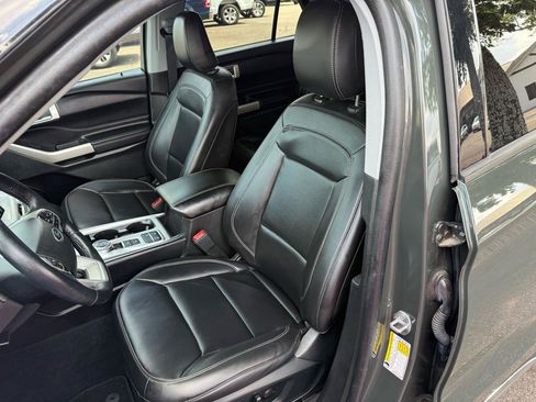 Used 2023 Ford Explorer XLT w/ Equipment Group 202A RWD image 11