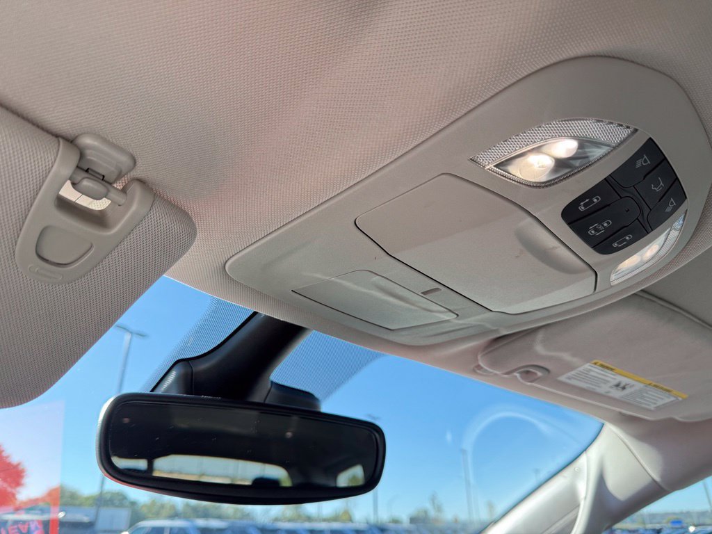 Used 2023 Chrysler Pacifica Touring-L FWD image 21