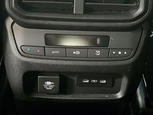 Used 2025 Honda Pilot TrailSport image 26