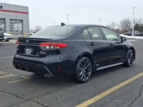 Used 2023 Toyota Corolla SE w/ SE Package image 6