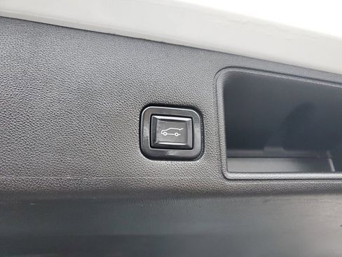 Used 2022 GMC Terrain AT4 w/ Infotainment Package II image 9