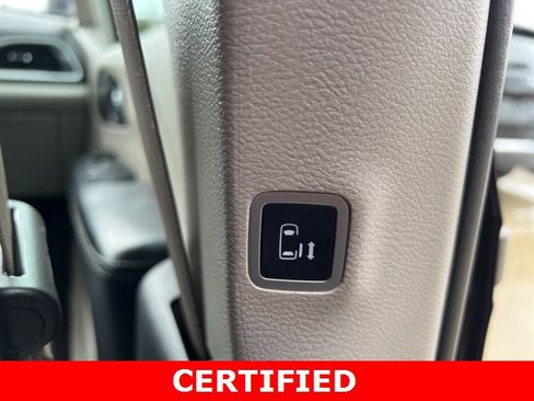 Certified 2022 Chrysler Pacifica Touring-L image 16