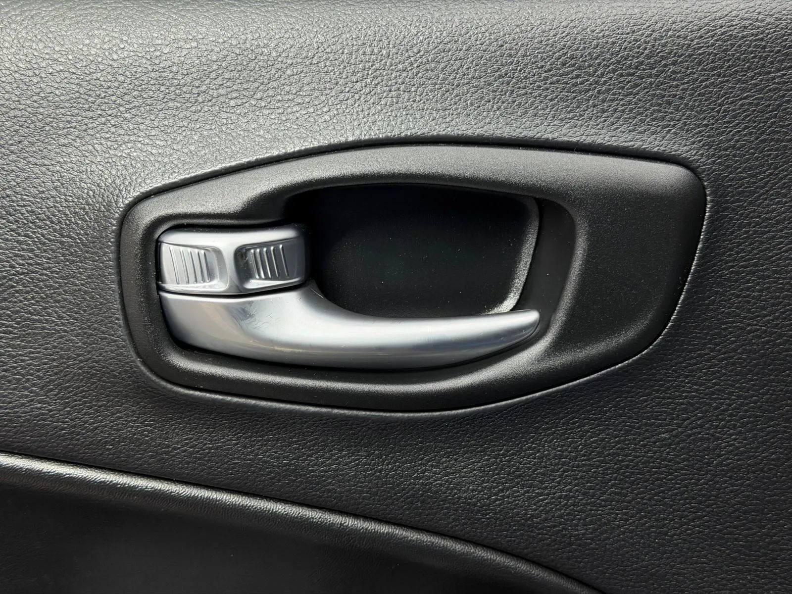 Used 2020 Jeep Compass Latitude FWD image 25