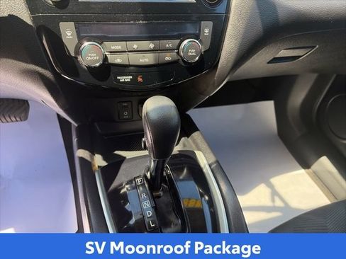 Used 2015 Nissan Rogue SV w/ SV Premium Package FWD image 18