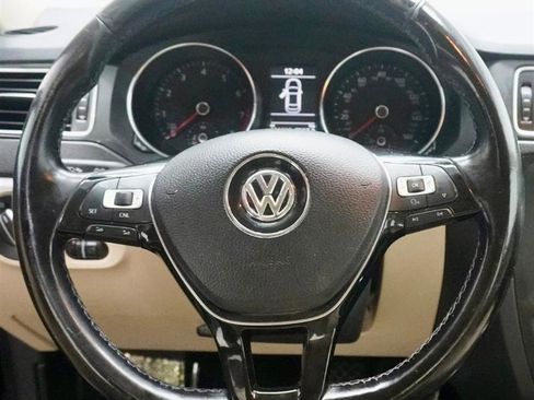 Used 2017 Volkswagen Jetta SE image 12