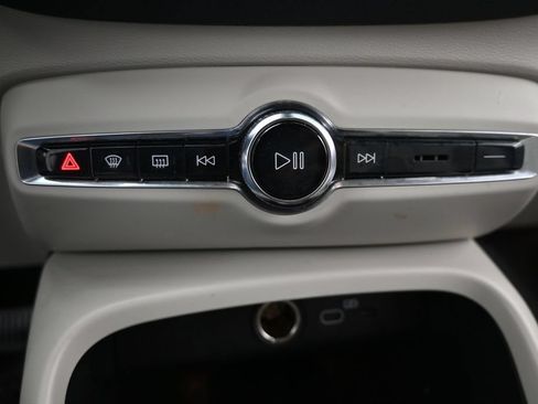 Used 2023 Volvo XC40 B5 Plus AWD/4WD image 23