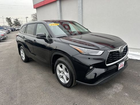 Certified 2025 Toyota Highlander LE image 4