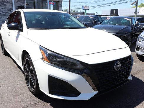 Used 2024 Nissan Altima 2.5 SR FWD image 7