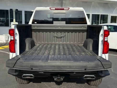 Used 2026 Chevrolet Silverado 1500 LT Trail Boss w/ LT Trail Boss Premium Package AWD/4WD image 9