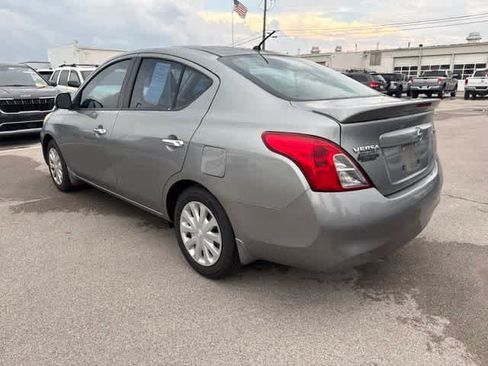 Used 2013 Nissan Versa SV FWD image 7