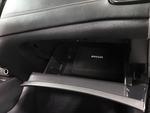 Used 2018 Nissan Rogue SL AWD/4WD image 32