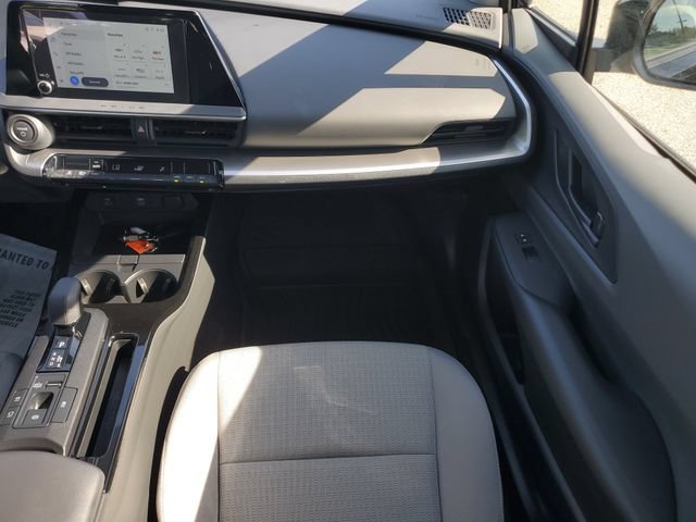 Used 2024 Toyota Prius LE FWD image 17
