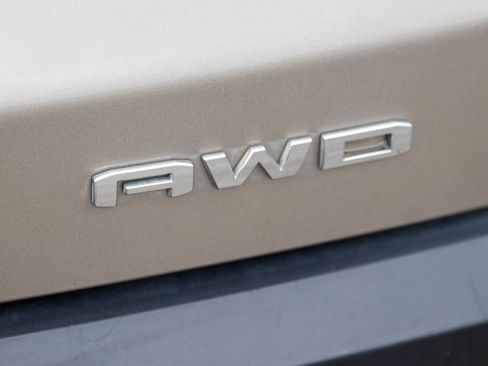 Used 2023 GMC Acadia SLE w/ Driver Convenience Package image 8