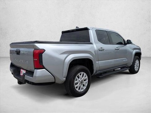Certified 2025 Toyota Tacoma SR5 AWD/4WD image 5