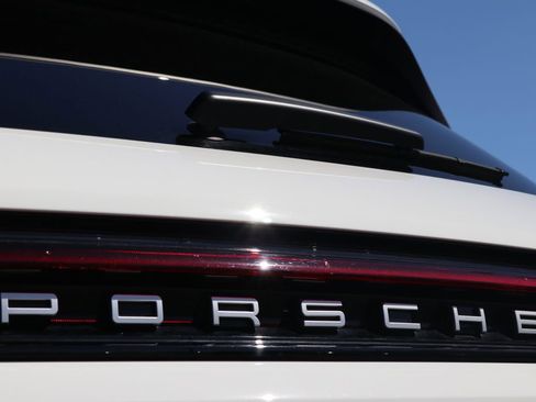 Used 2024 Porsche Cayenne image 28