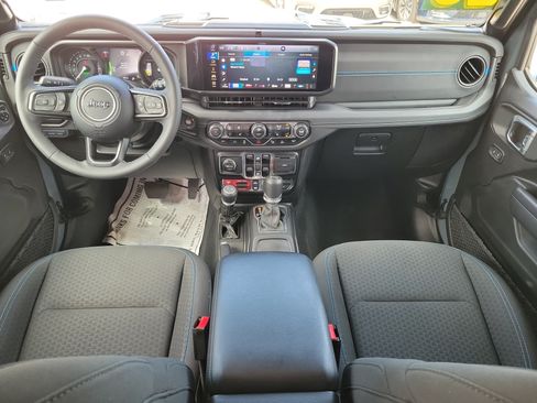 Used 2025 Jeep Wrangler Unlimited Rubicon 4xe w/ Safety Group AWD/4WD image 11