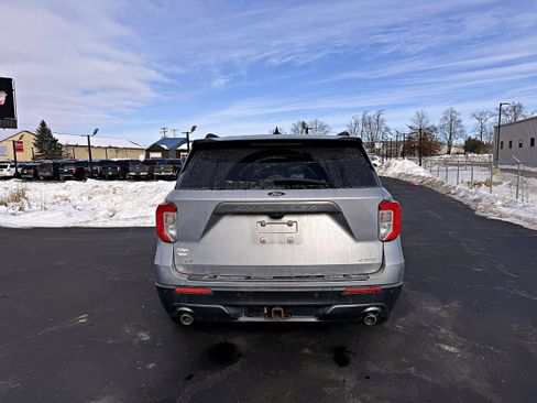 Used 2021 Ford Explorer XLT w/ Equipment Group 202A image 8