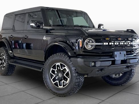Used 2025 Ford Bronco Outer Banks AWD/4WD image 2