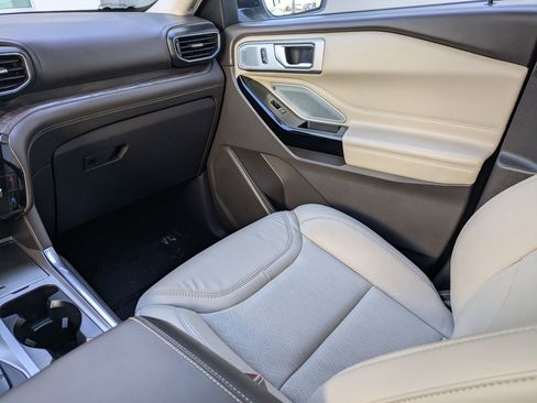 Used 2023 Ford Explorer Platinum w/ Technology Package image 18