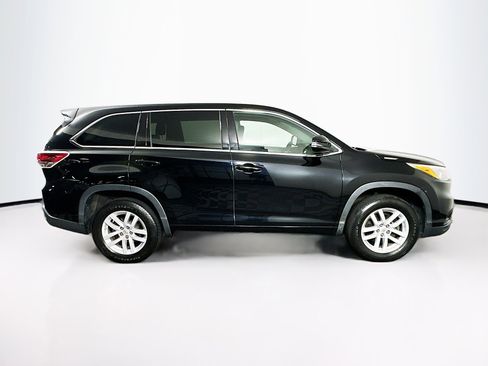 Used 2015 Toyota Highlander LE image 10