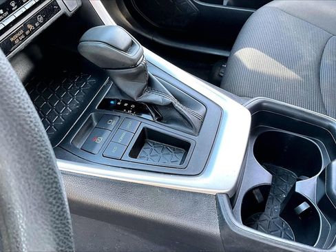 Used 2021 Toyota RAV4 LE image 15