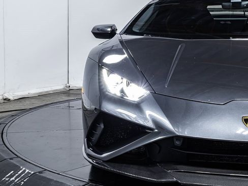 Used 2022 Lamborghini Huracan EVO image 12