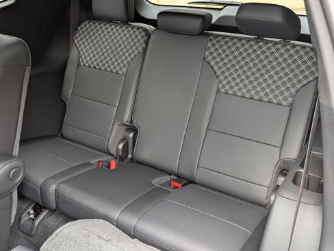 Used 2024 GMC Acadia Denali w/ Super Cruise Package image 18