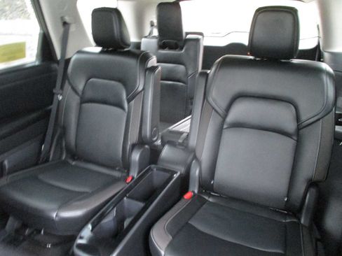 Used 2023 Nissan Pathfinder SL w/ SL Premium Package AWD/4WD image 32