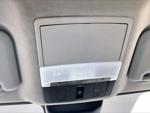 Used 2025 Nissan Sentra SR w/ SR Premium Package FWD image 32