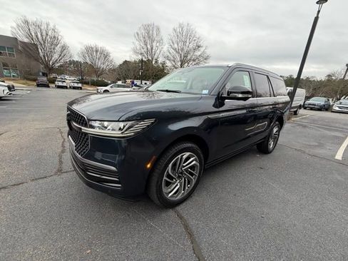 New 2025 Lincoln Navigator Reserve image 3