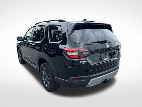 Used 2025 Honda Pilot TrailSport image 7