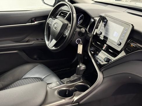 Used 2024 Toyota Camry SE image 8