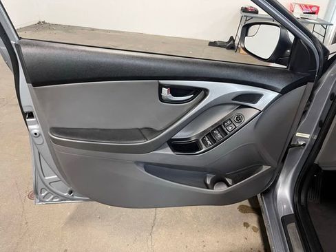 Used 2015 Hyundai Elantra Limited w/ Option Group 05 image 24