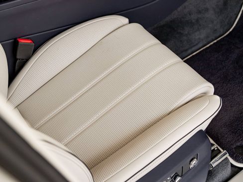 Certified 2023 Bentley Bentayga Extended Wheelbase image 30