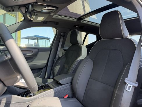 Used 2024 Volvo XC40 Recharge Plus w/ Protection Package Premier RWD image 34