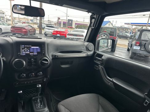 Used 2018 Jeep Wrangler Unlimited Sport S image 39