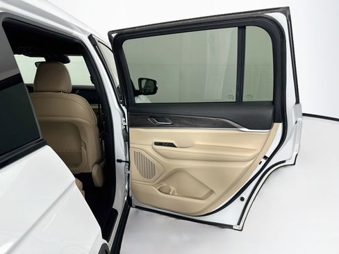 Used 2023 Jeep Grand Cherokee L Limited AWD/4WD image 31