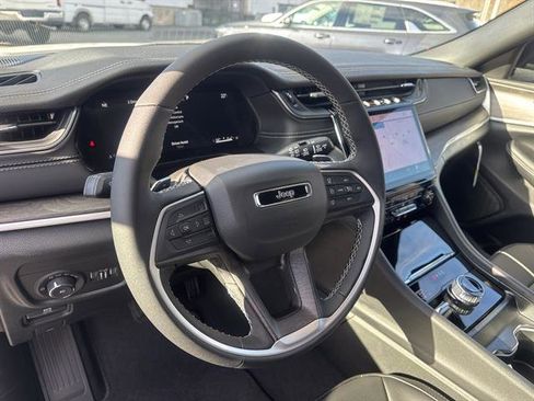 New 2025 Jeep Grand Cherokee Limited image 10